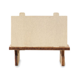 Gnomo su slitta di legno