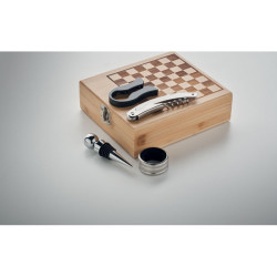 Set da vino con scacchiera