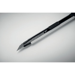 Piccolo coltello retrattile