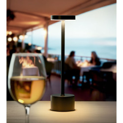 Lampada da tavolo in alluminio